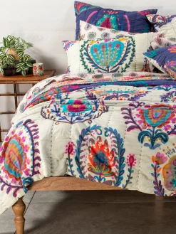 Bungalow Reversible Cotton Quilt - Folklore
