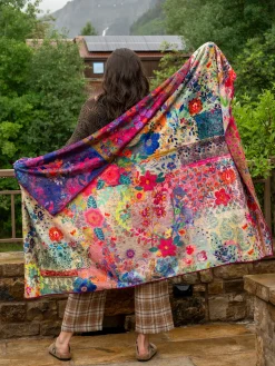 Double-Sided Cozy Throw Blanket - Jewel Border
