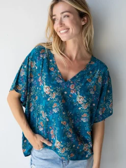 Easy V-Neck Top - Turquoise Roses