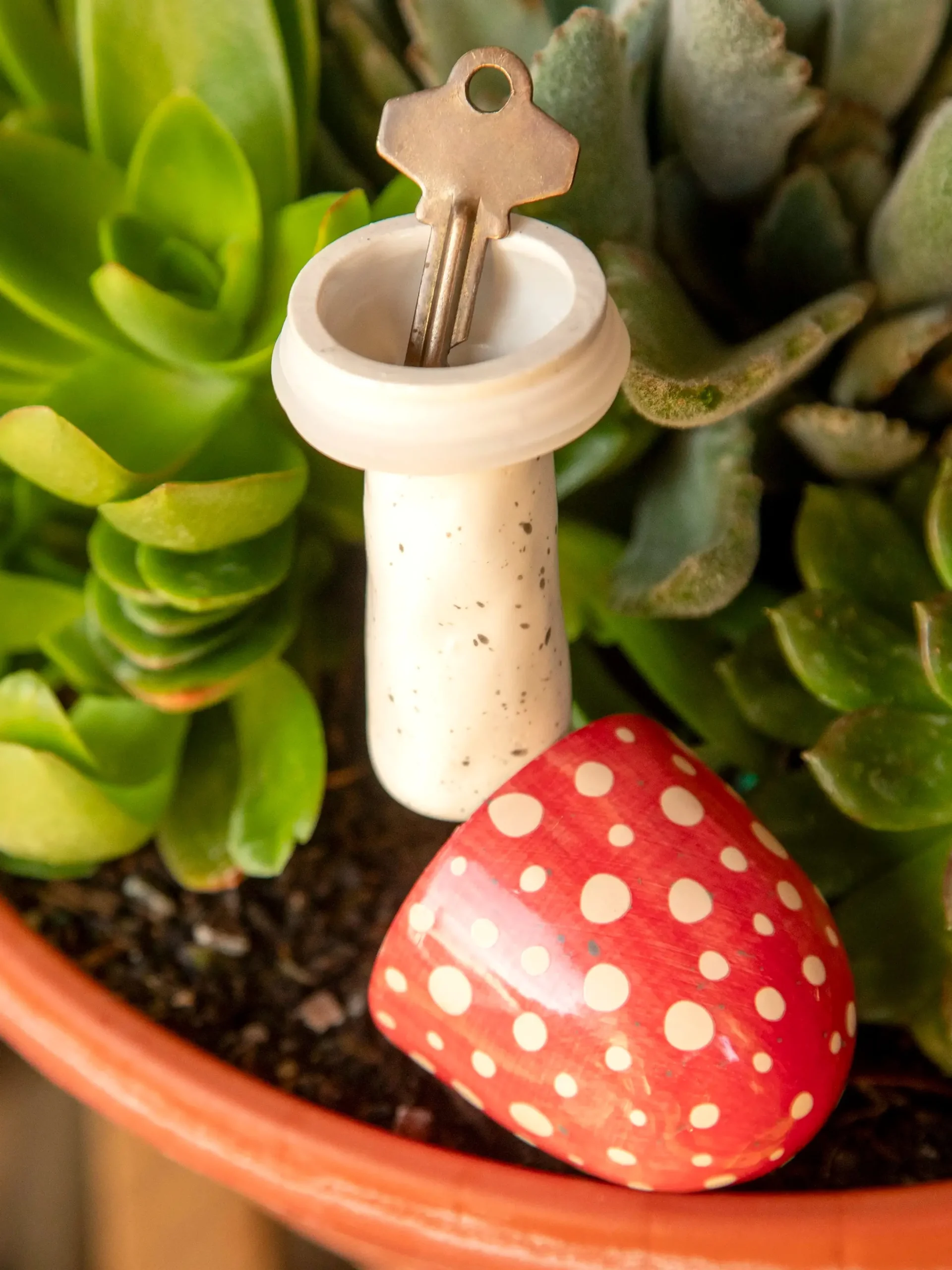 Hide-A-Key Mushroom Stake